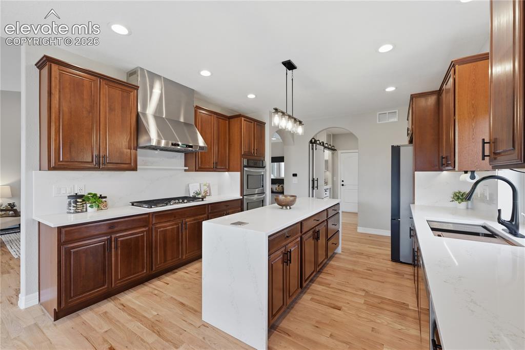 Image 16 of 49: Kitchen
