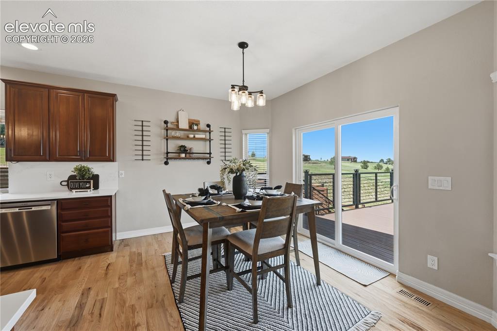 Image 17 of 49: Dining Area