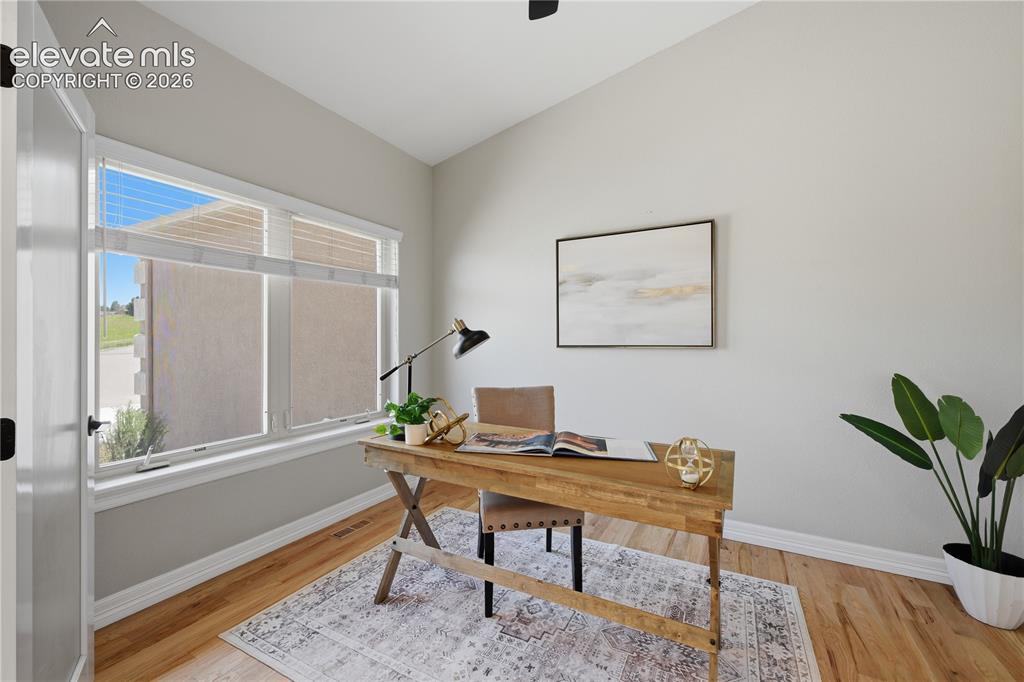 Image 19 of 49: Office