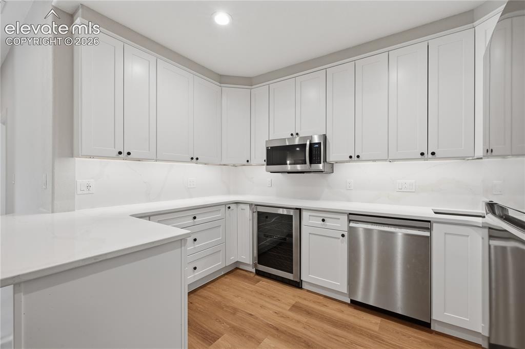 Image 34 of 49: Kitchen
