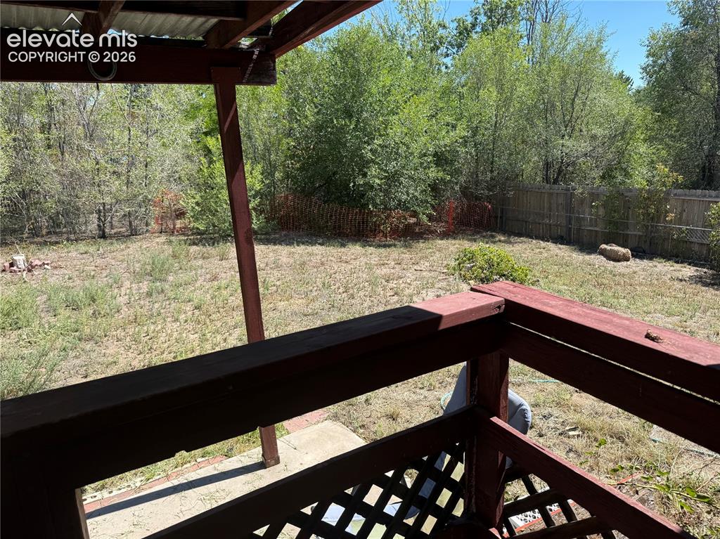Image 19 of 22: Yard