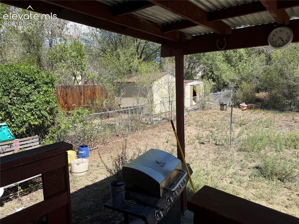 Image 20 of 22: Yard