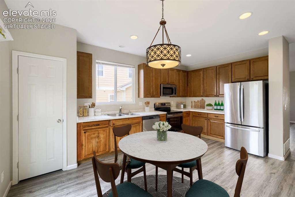 Image 14 of 31: Family Room
