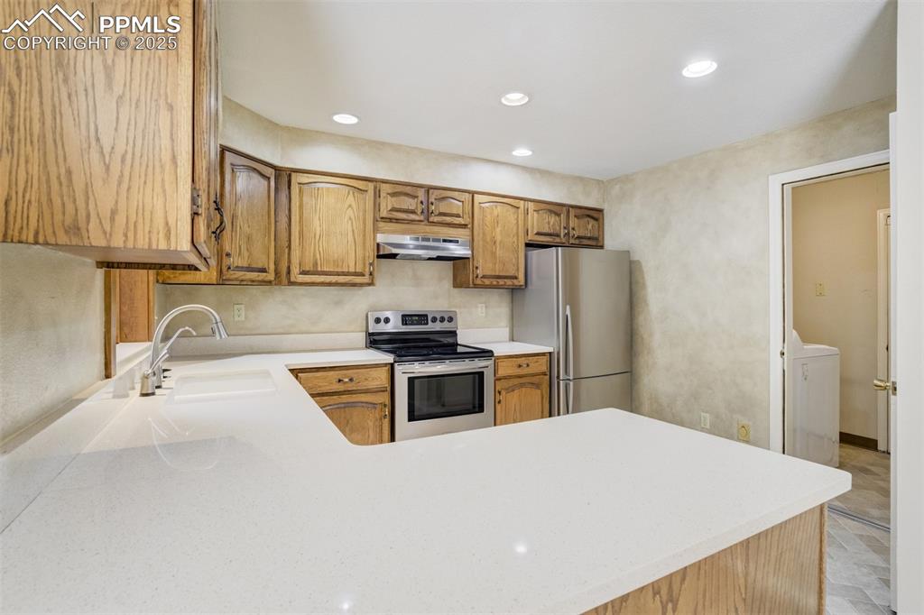 Image 12 of 45: Kitchen
