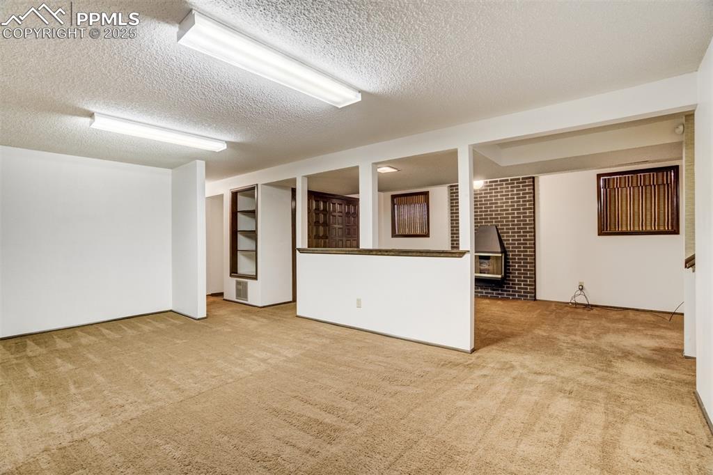 Image 22 of 45: Family Room
