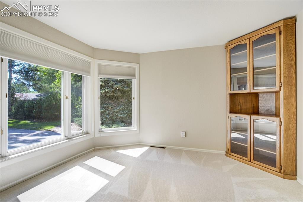 Image 7 of 45: Dining Room