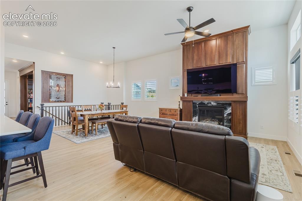 Image 16 of 46: Modern kitchen featuring a 4