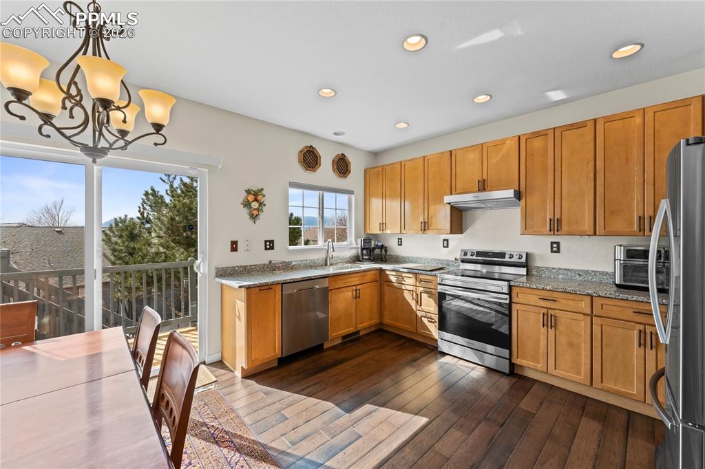 Image 11 of 44: Kitchen