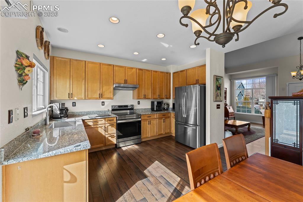 Image 12 of 44: Kitchen