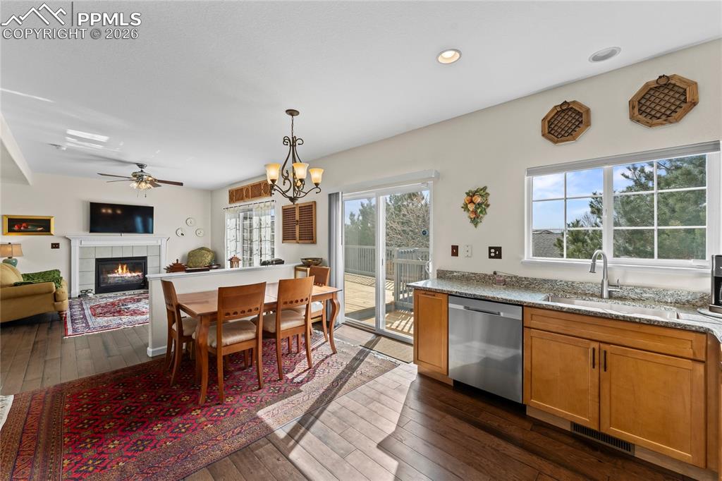 Image 13 of 44: Kitchen