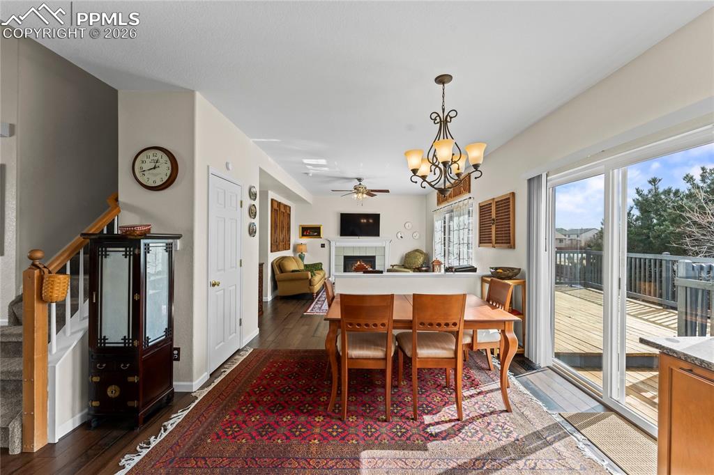 Image 14 of 44: Dining Area