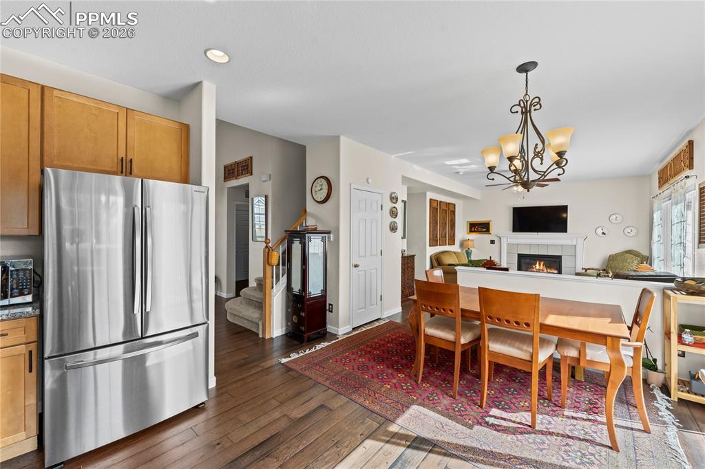 Image 15 of 44: Dining Area