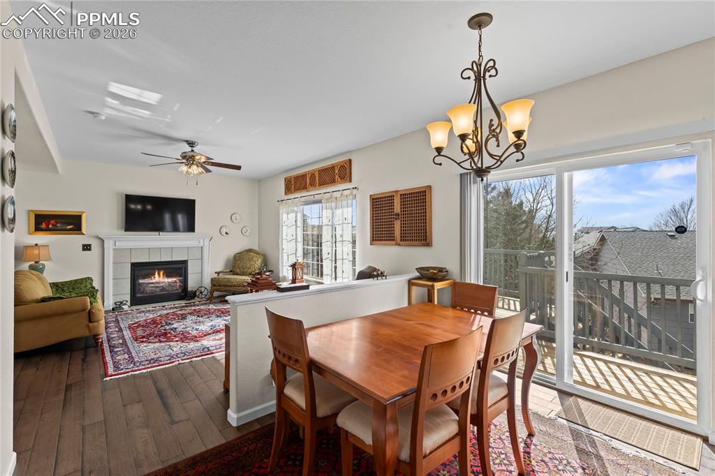 Image 16 of 44: Dining Area