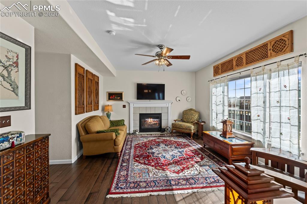 Image 17 of 44: Living Room