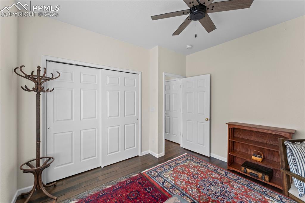 Image 21 of 44: Sitting Room