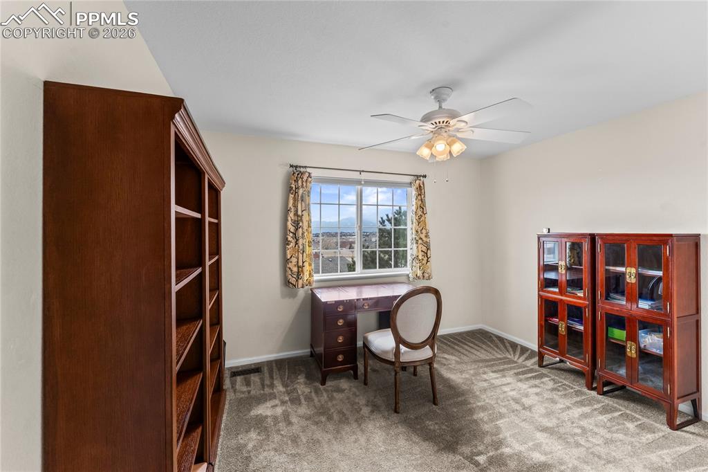 Image 26 of 44: Bedroom