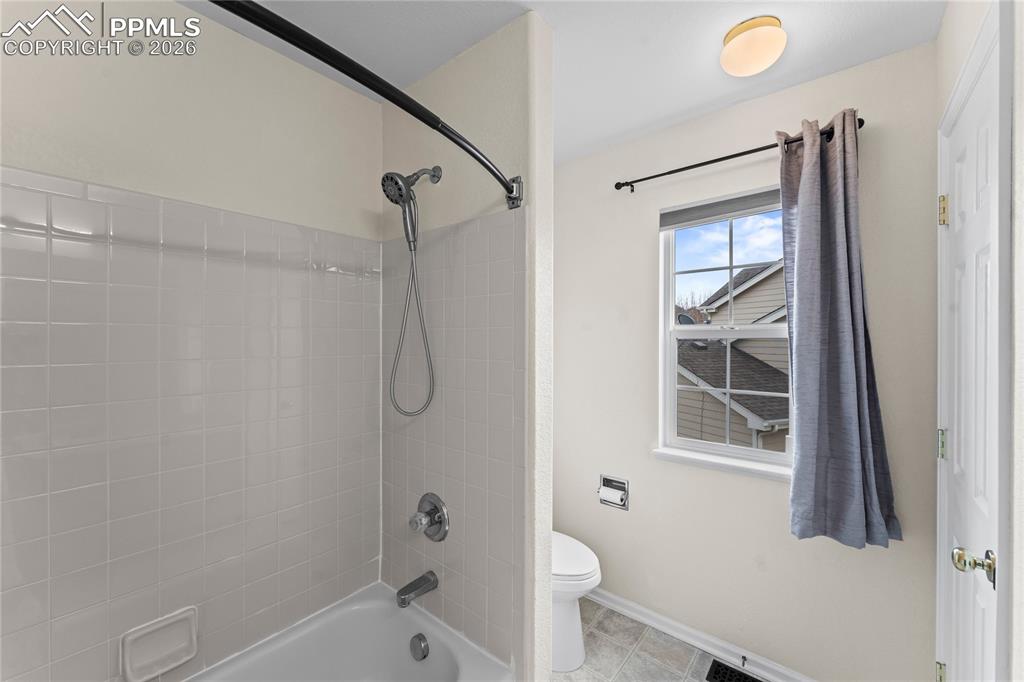 Image 31 of 44: Bathroom