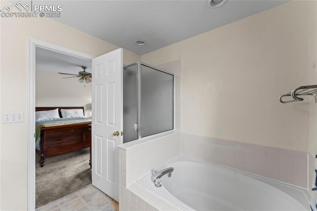 Image 35 of 44: Bathroom