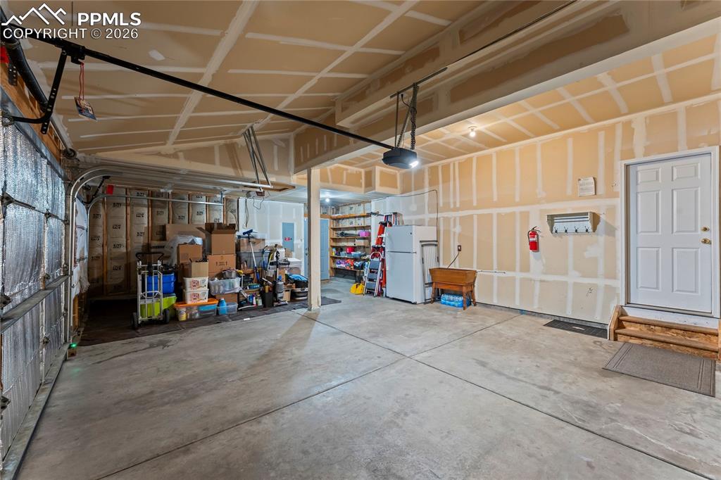 Image 38 of 44: Garage