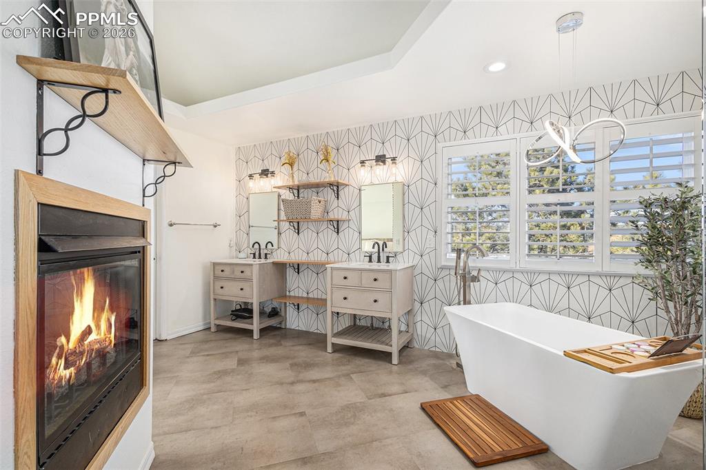 Image 15 of 46: Bathroom