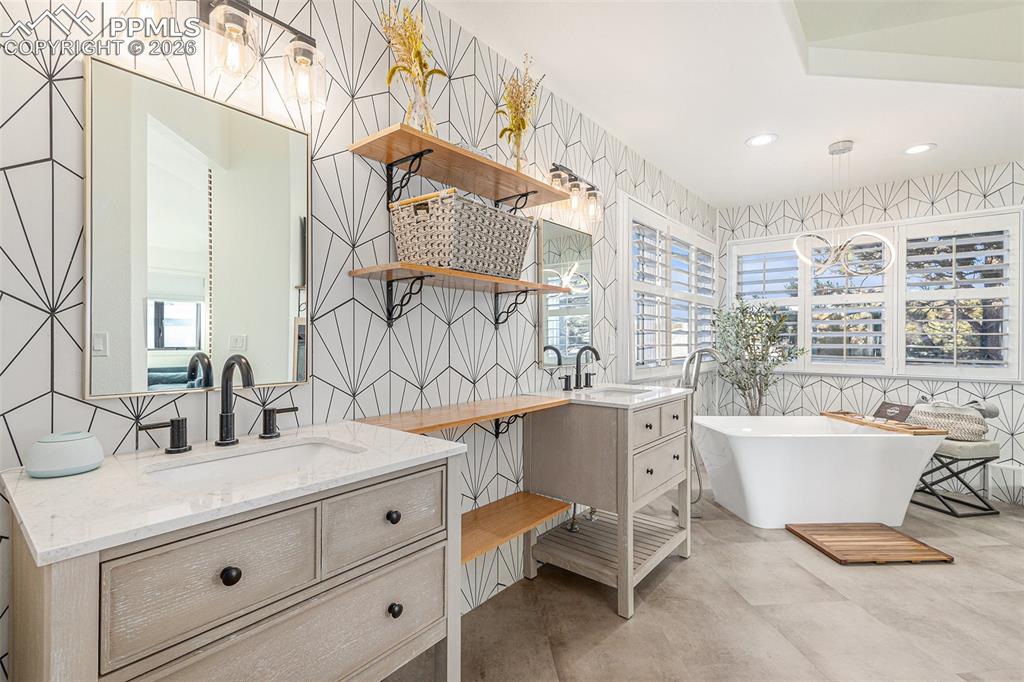 Image 16 of 46: Bathroom