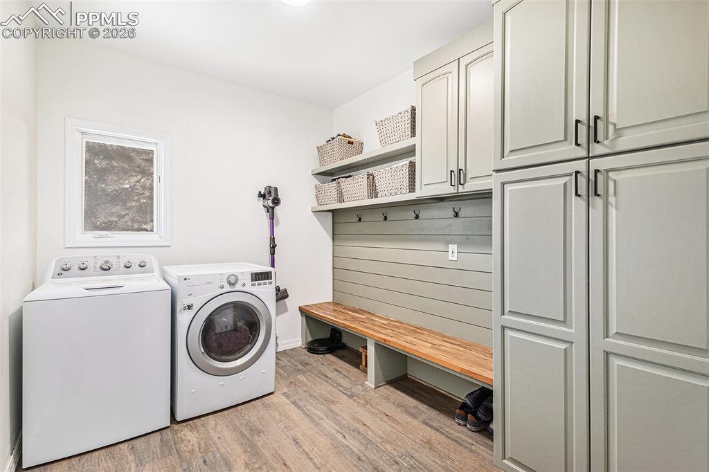 Image 21 of 46: main level mud room