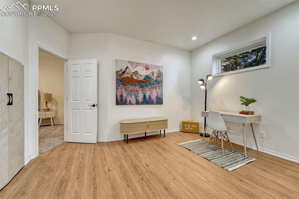 Image 29 of 46: Office