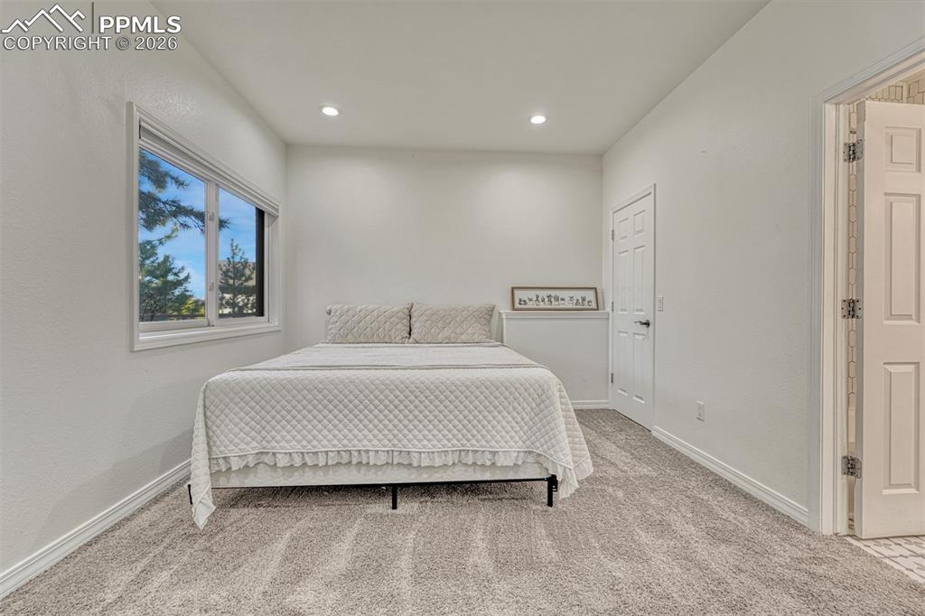 Image 31 of 46: Bedroom