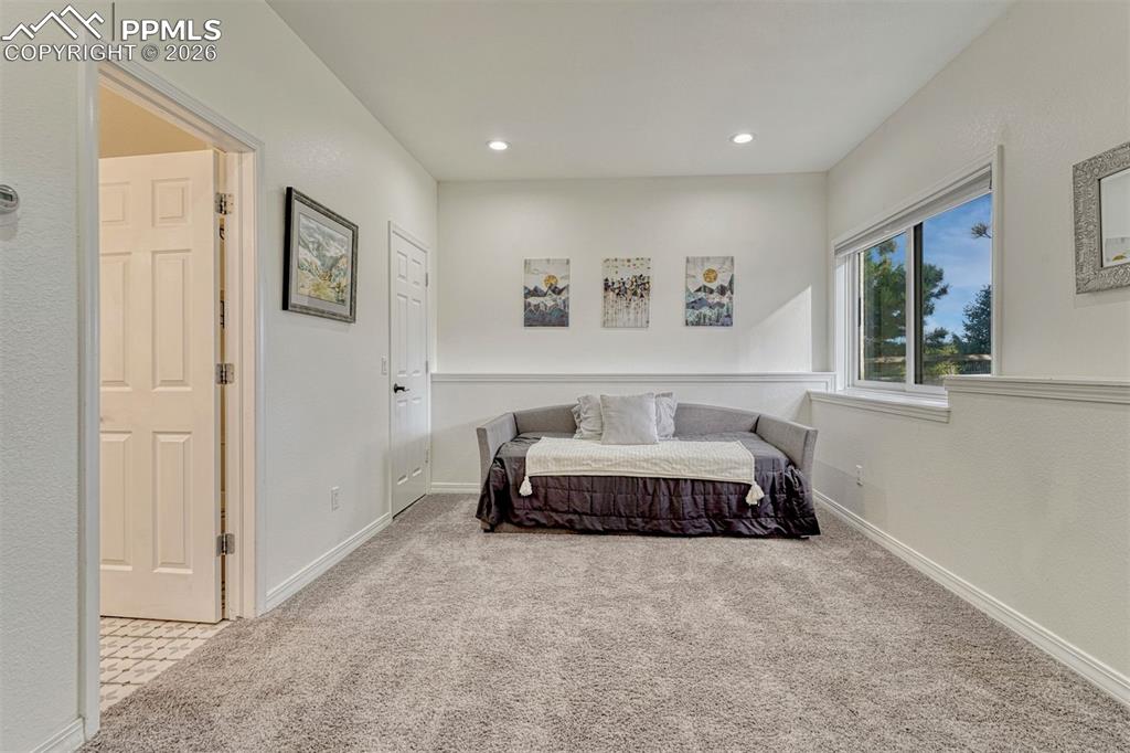 Image 33 of 46: Bedroom