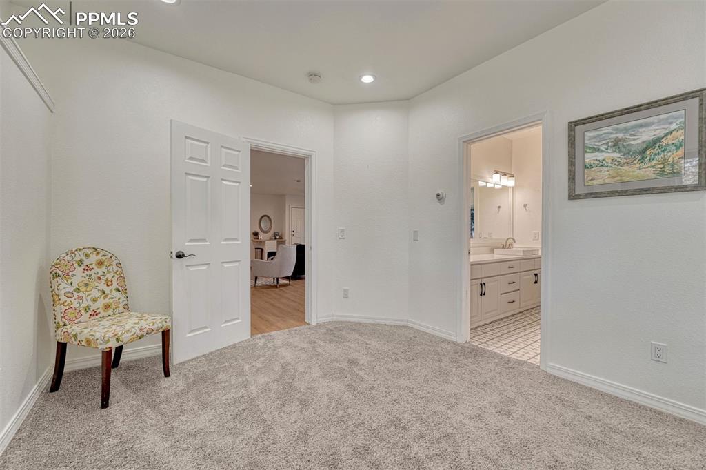 Image 34 of 46: Sitting Room