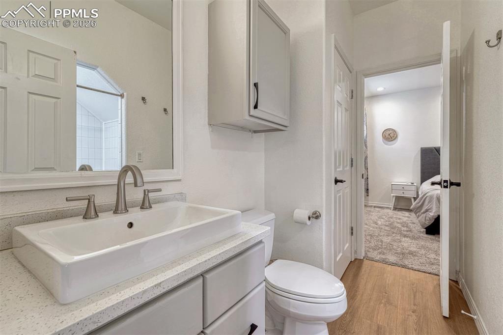 Image 36 of 46: Bathroom