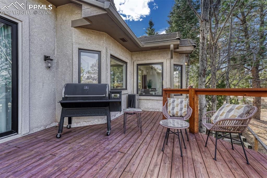 Image 40 of 46: Deck