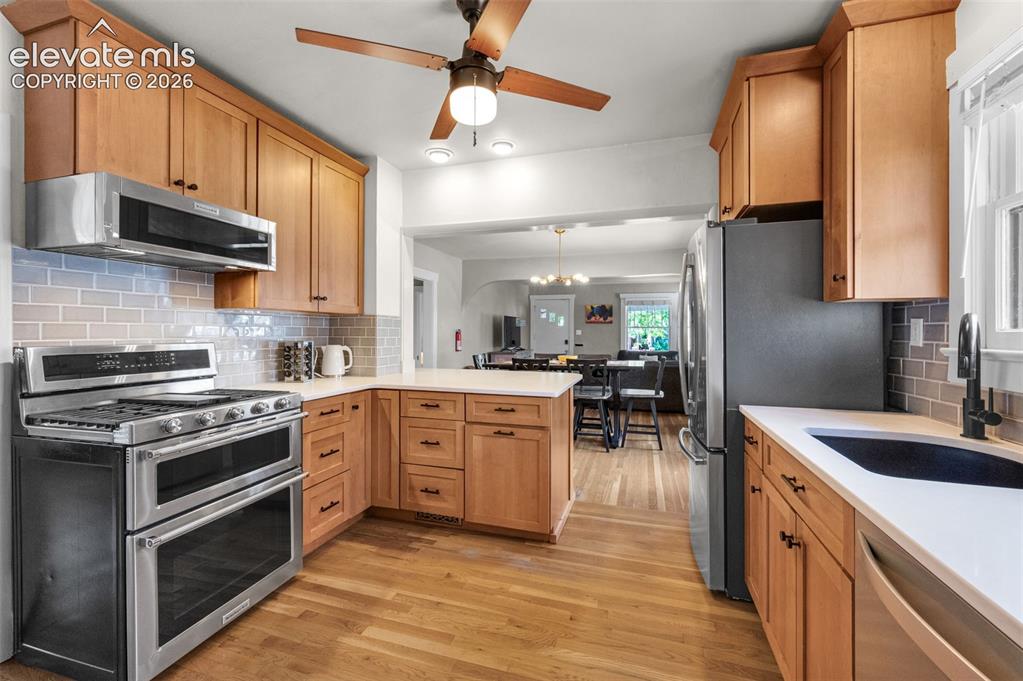 Image 17 of 48: Kitchen