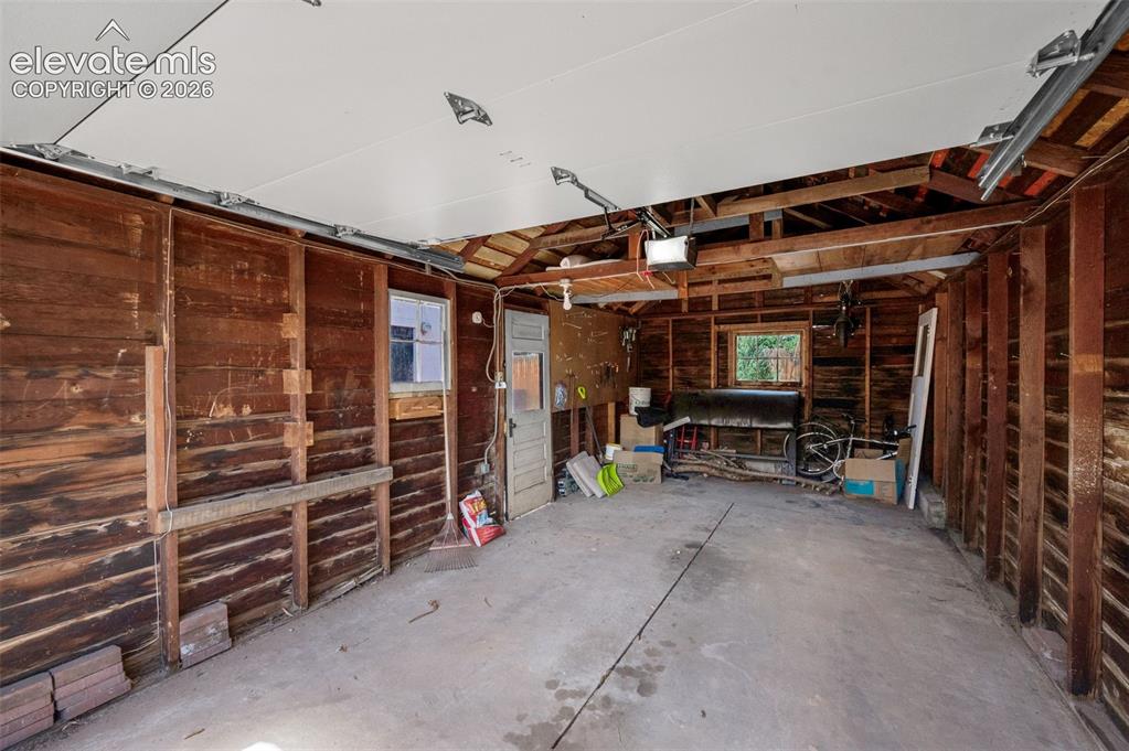 Image 43 of 46: One car garage