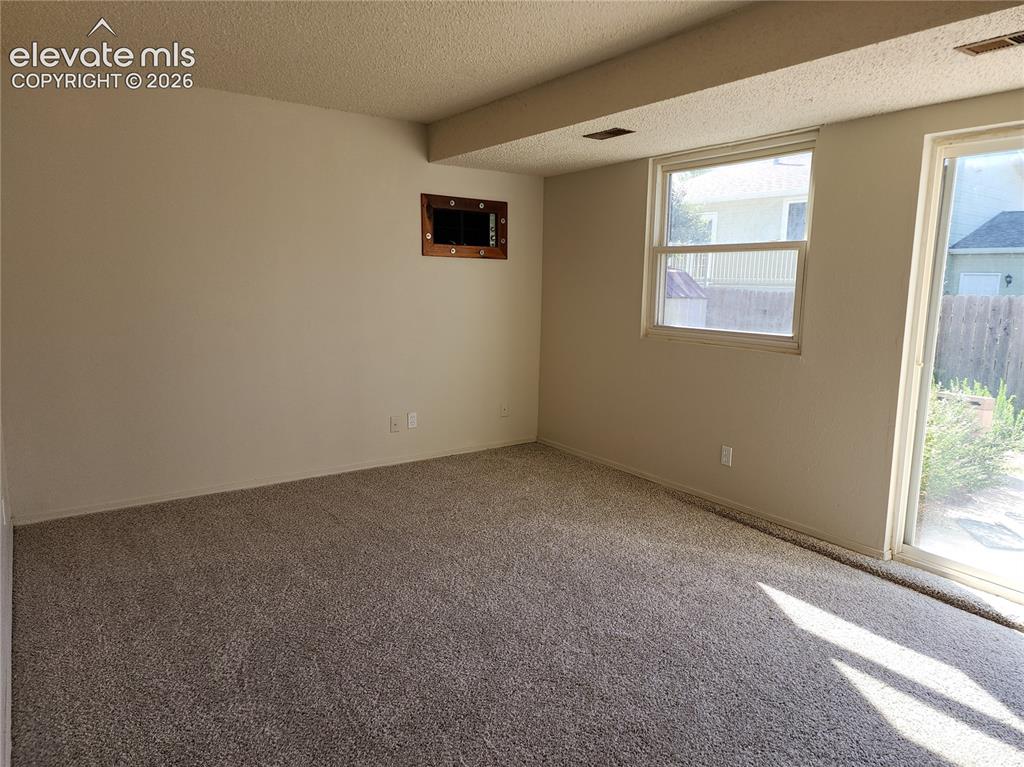 Image 10 of 17: Family Room