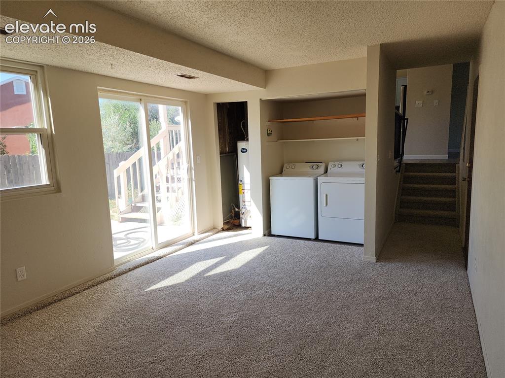 Image 11 of 17: Family Room