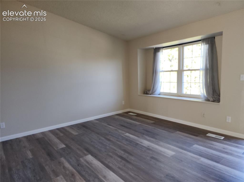 Image 3 of 17: Living Room