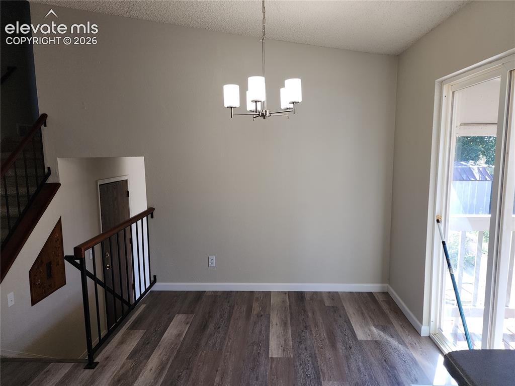 Image 6 of 17: Dining Area