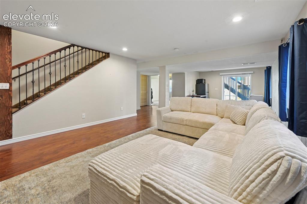 Image 33 of 48: Family Room