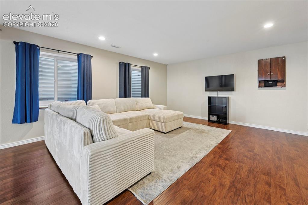 Image 35 of 48: Family Room