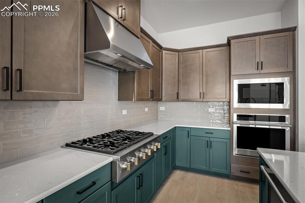 Image 10 of 36: Kitchen