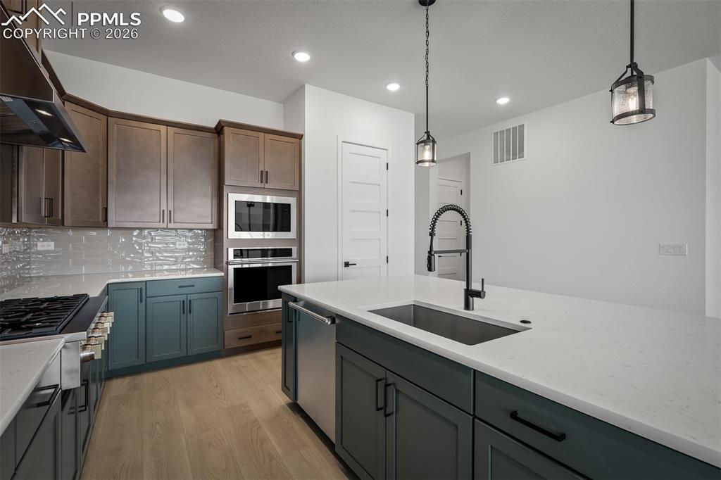 Image 12 of 36: Kitchen