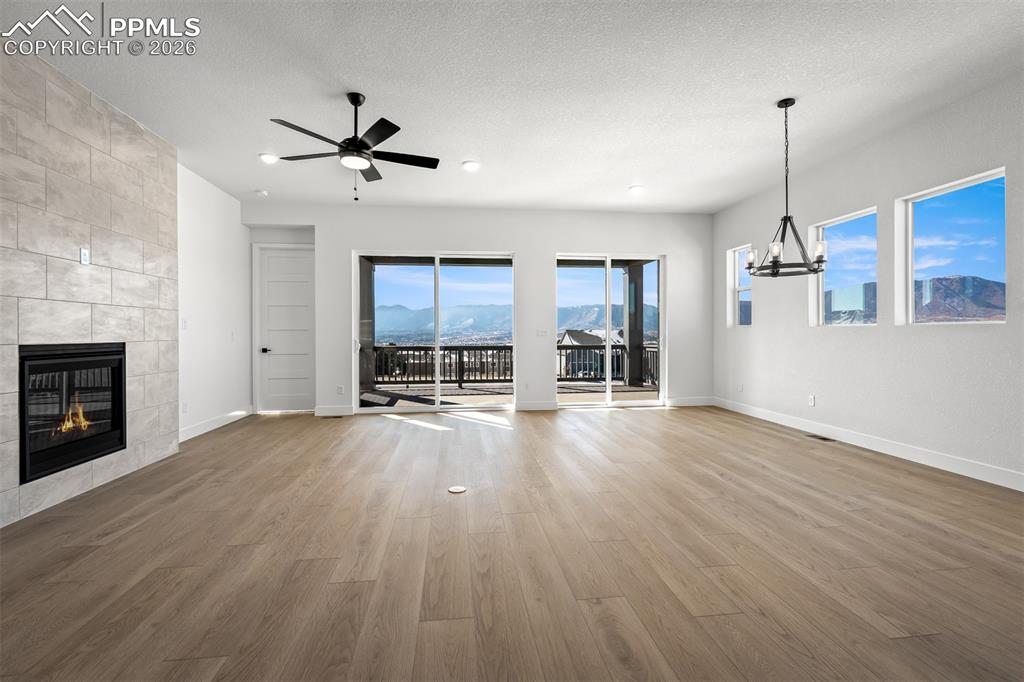 Image 15 of 36: Living Room