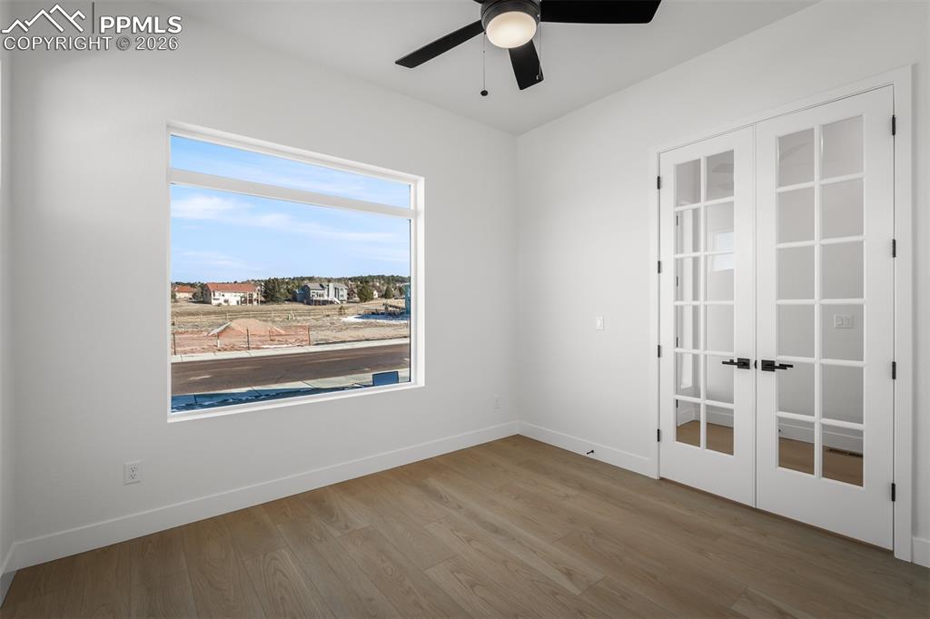 Image 4 of 36: Office