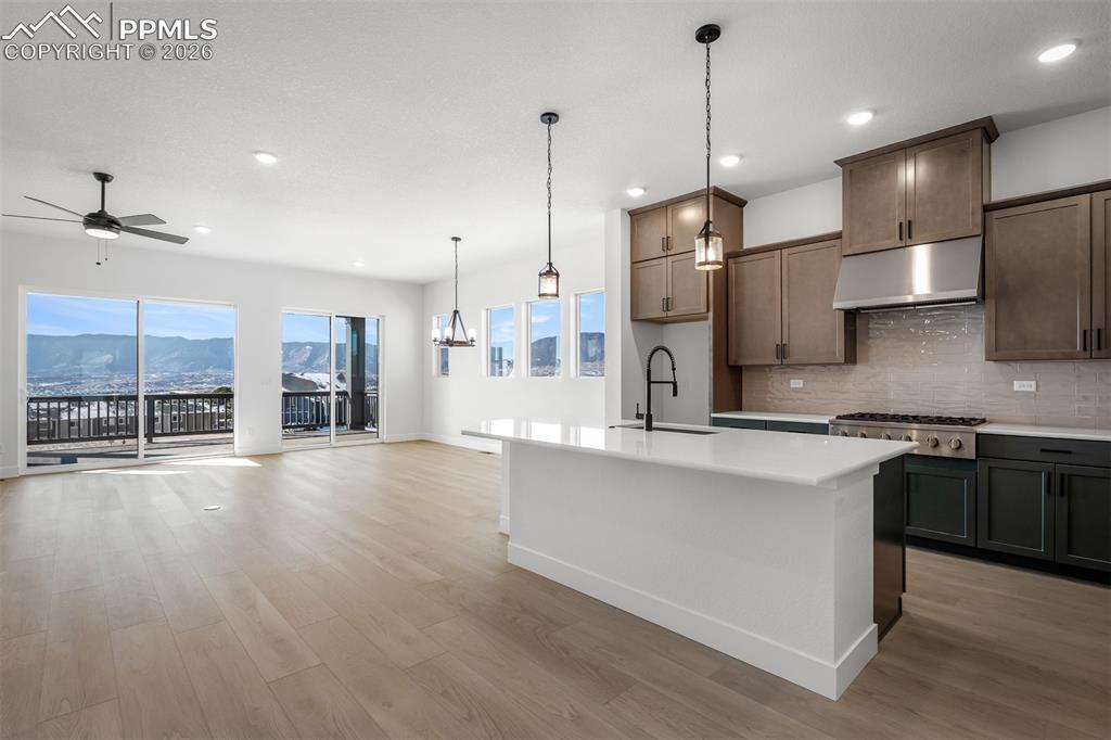 Image 7 of 36: Kitchen