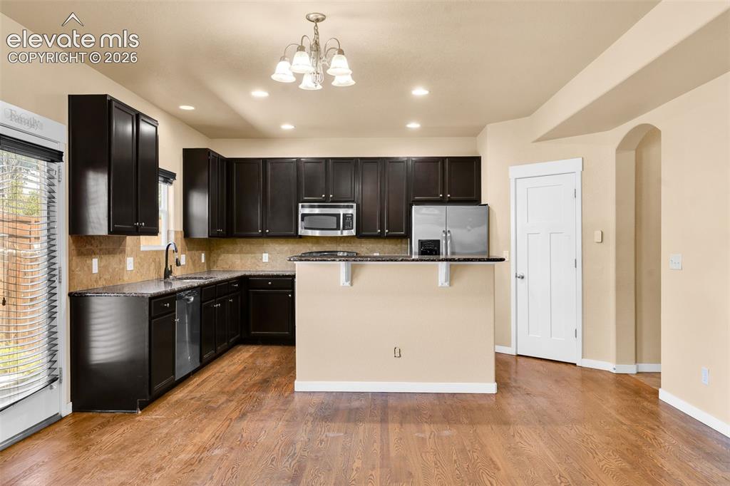 Image 10 of 33: Kitchen