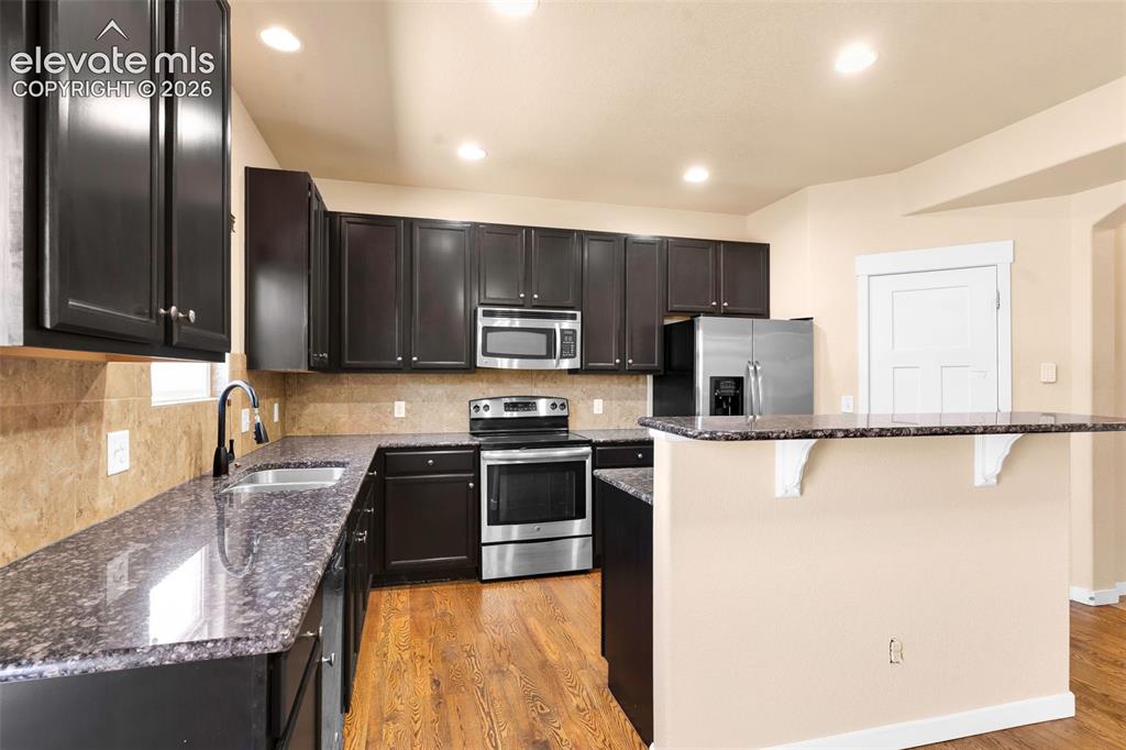 Image 11 of 33: Kitchen