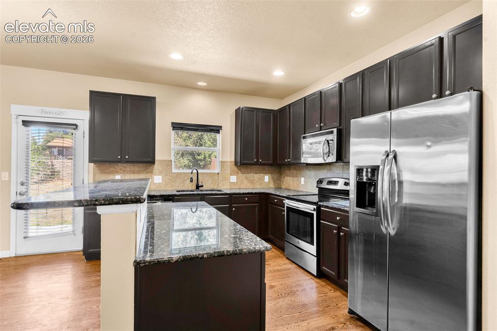 Image 12 of 33: Kitchen