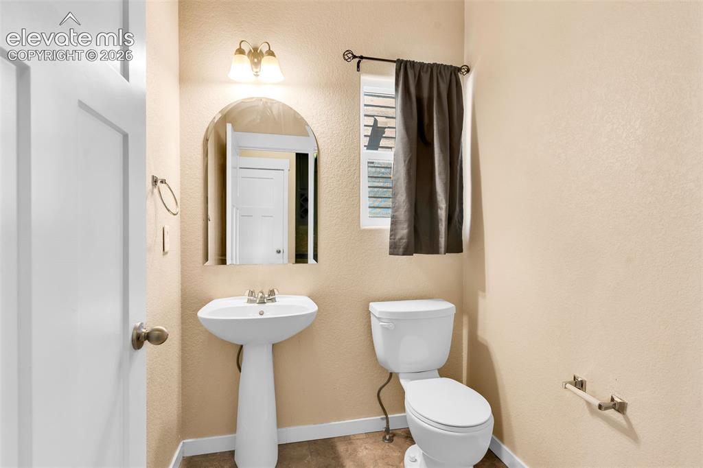 Image 14 of 33: Bathroom