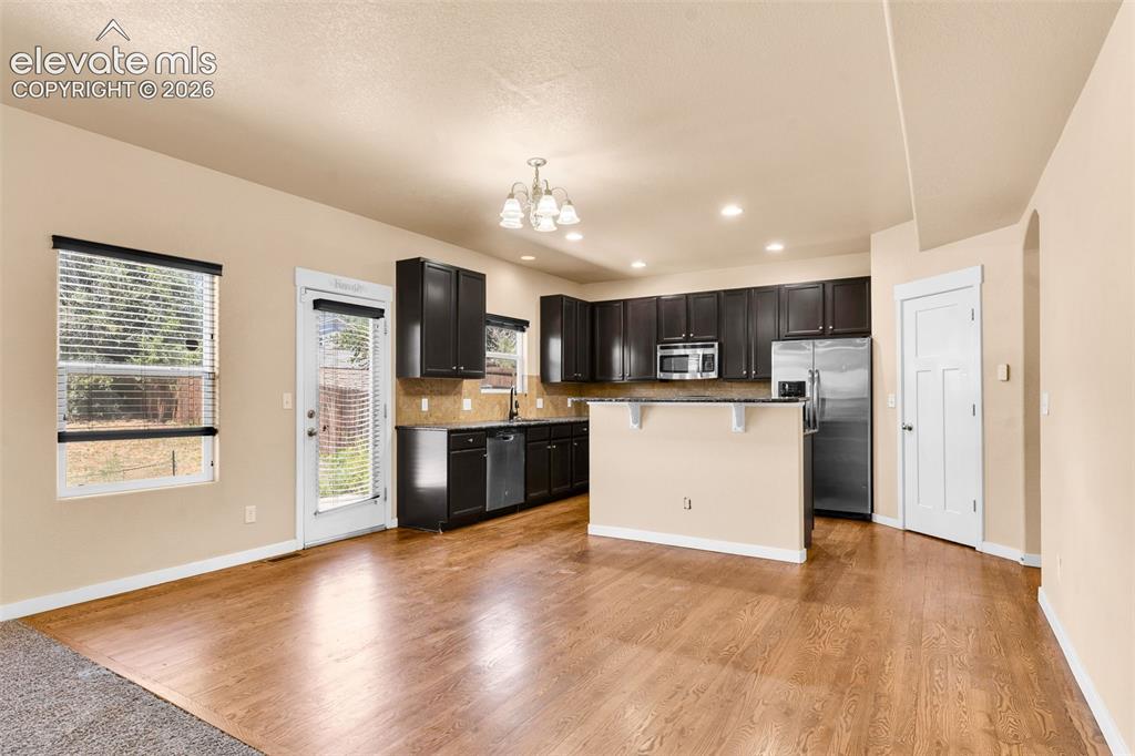 Image 9 of 33: Kitchen